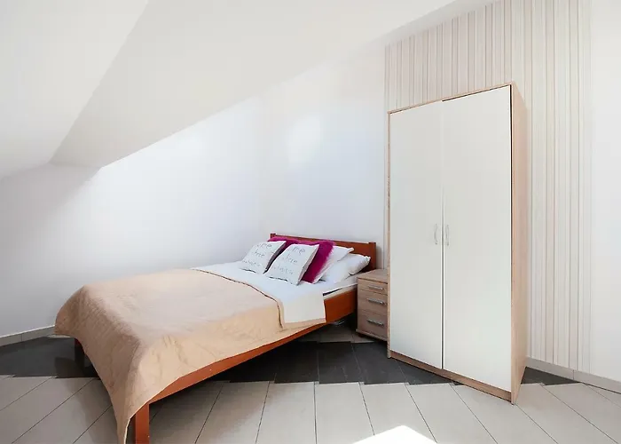 Port-Lodz Apartment By Pinpoint